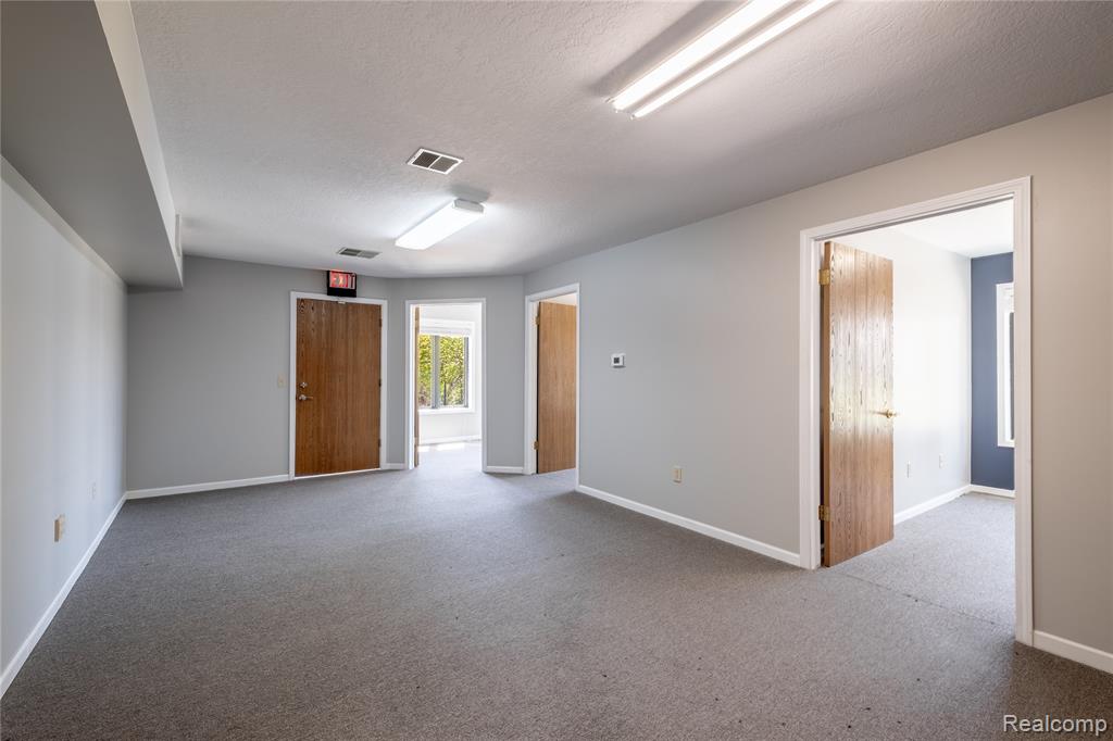 536 Perry Road, Grand Blanc, MI 48439 — Photo 8