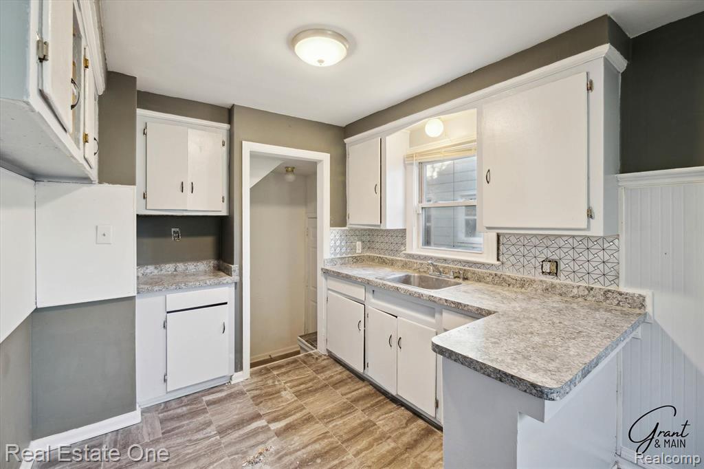 19439 W Chicago Street, Detroit, MI 48228 — Photo 13
