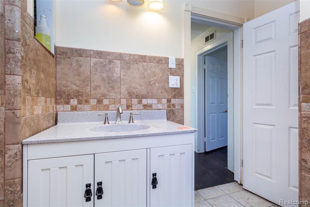 2261 Lawrence Street, Detroit, MI 48206 — Photo 14
