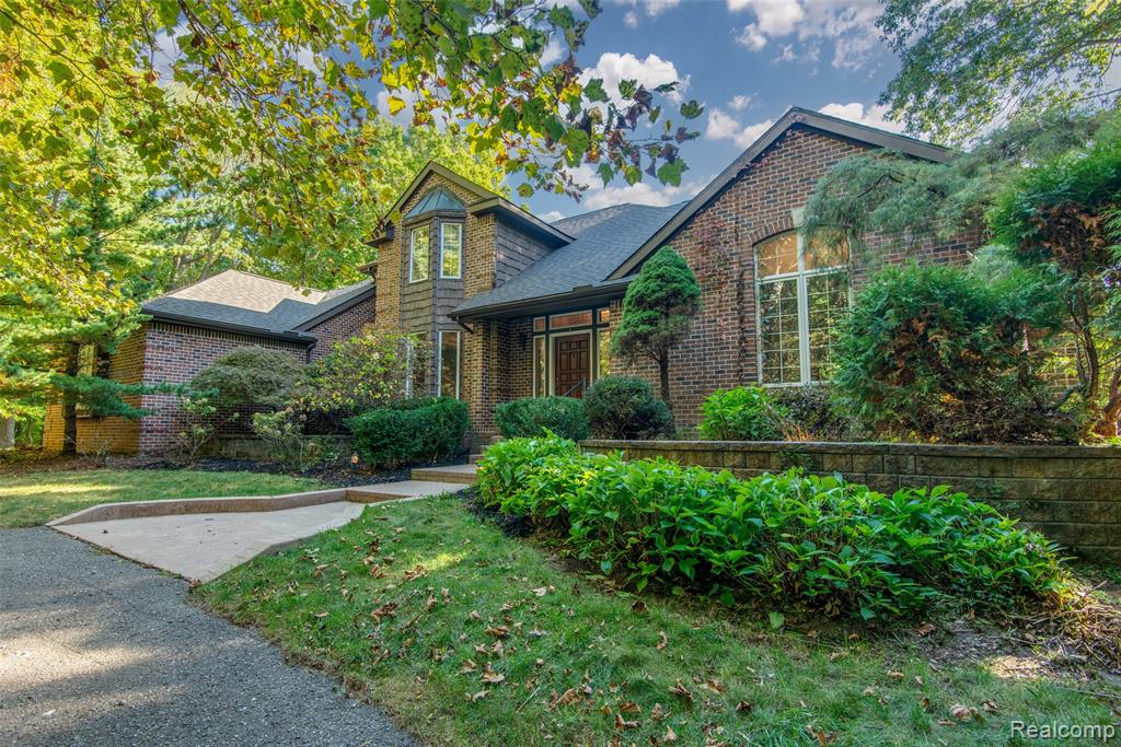 5090 Stone Oak Drive, Jackson, MI 49201 — front exterior