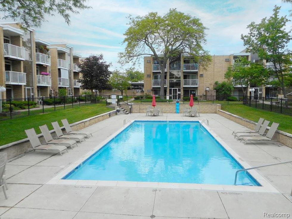 4909 Crooks Road, C7, Royal Oak, MI 48073 — Photo 20
