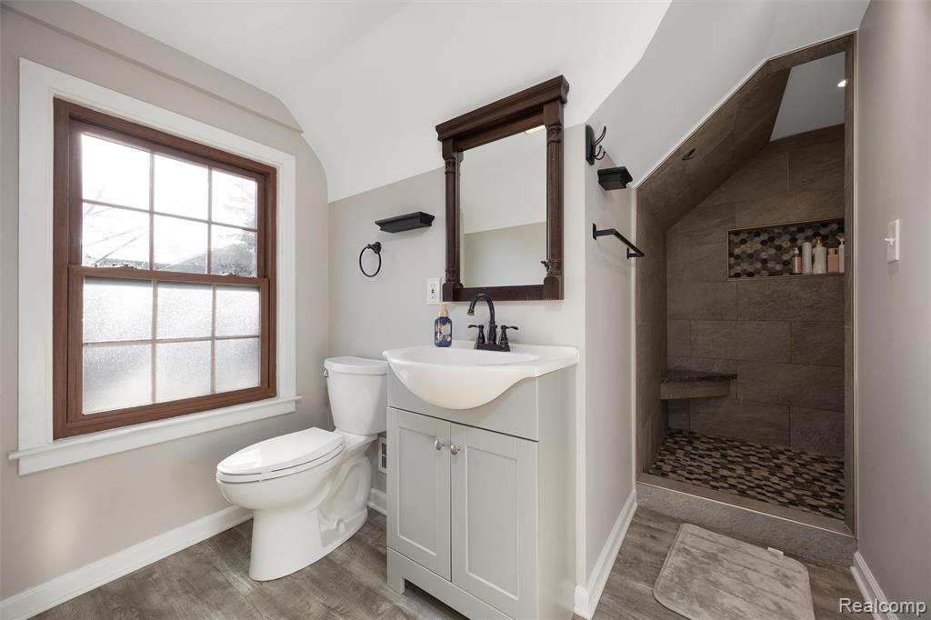 20701 Toles Lane, Grosse Pointe Woods, MI 48236 — Photo 14