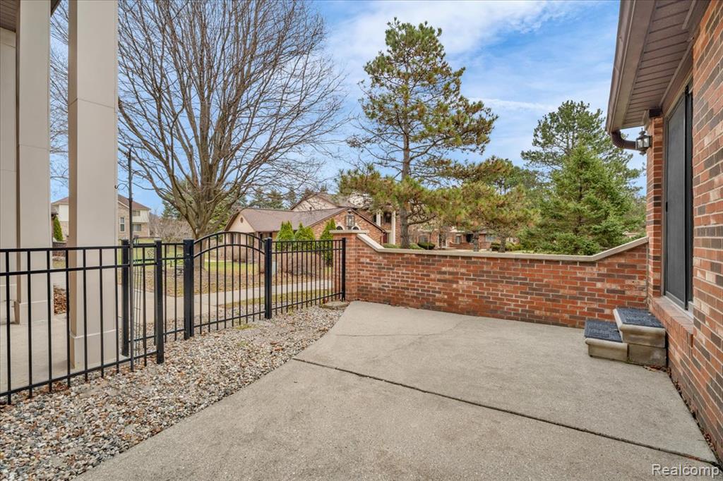955 Woodlane Drive, 9, Rochester Hills, MI 48307 — Photo 33