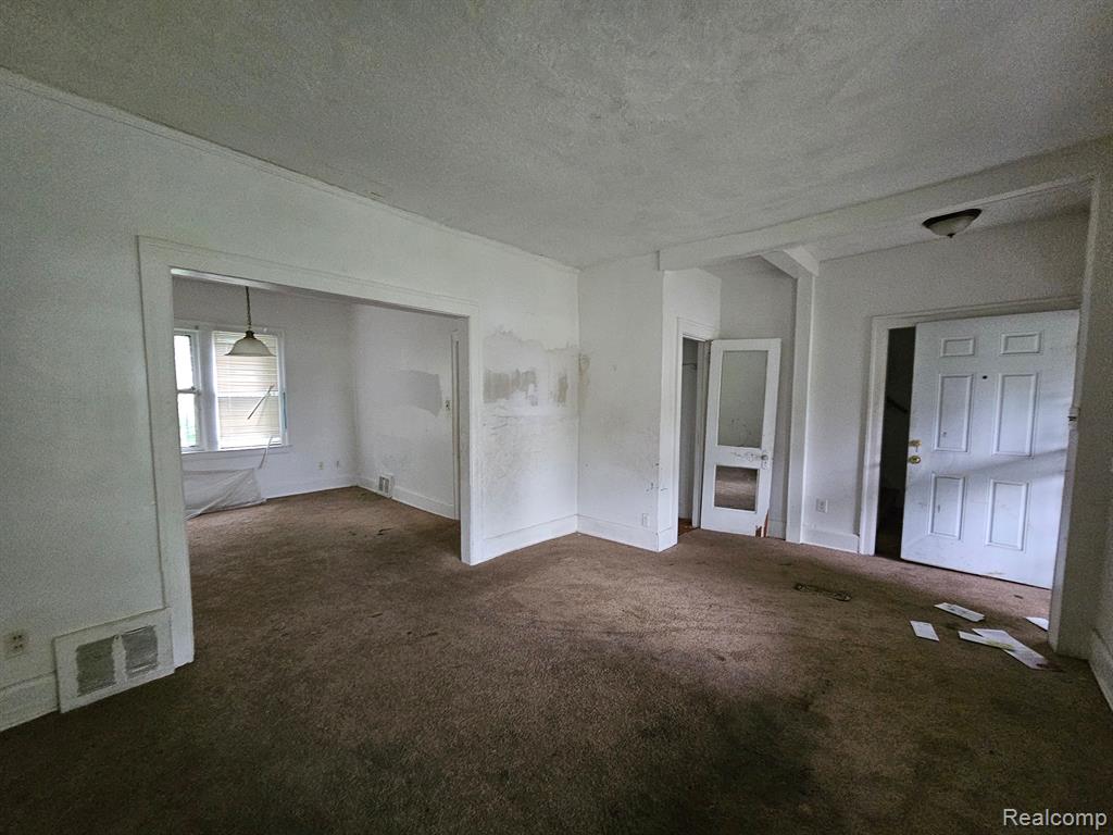 10126 WOODLAWN Street, Detroit, MI 48213 — Photo 13