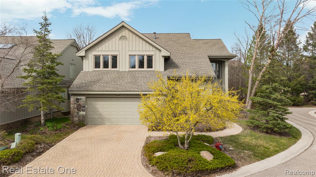 7026 Daventry Woods Drive, West Bloomfield, MI — Photo 4