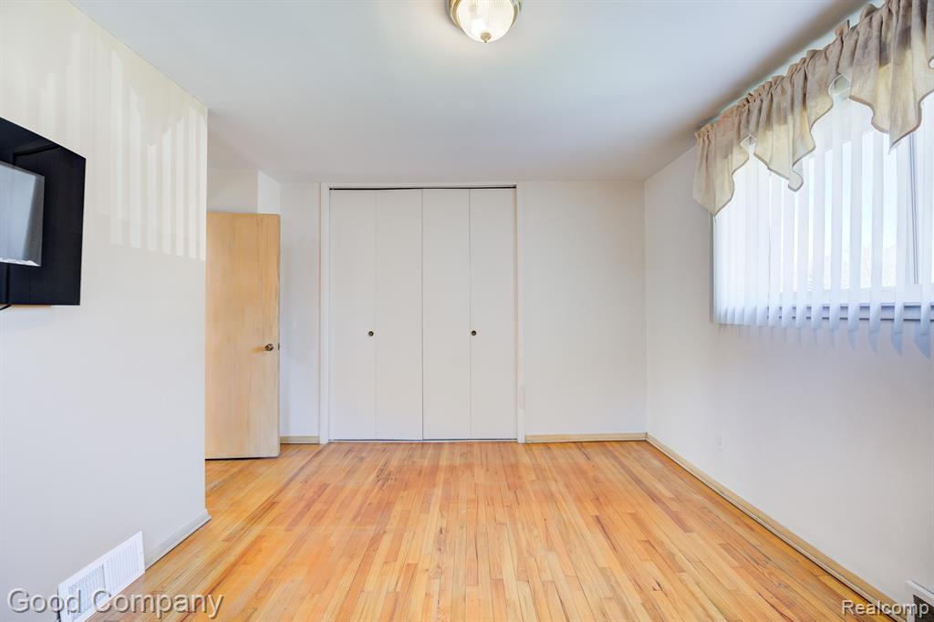 9074 SHANNON Drive, Sterling Heights, MI 48314 — Photo 17