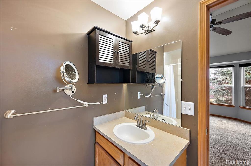 Ensuite Vanity