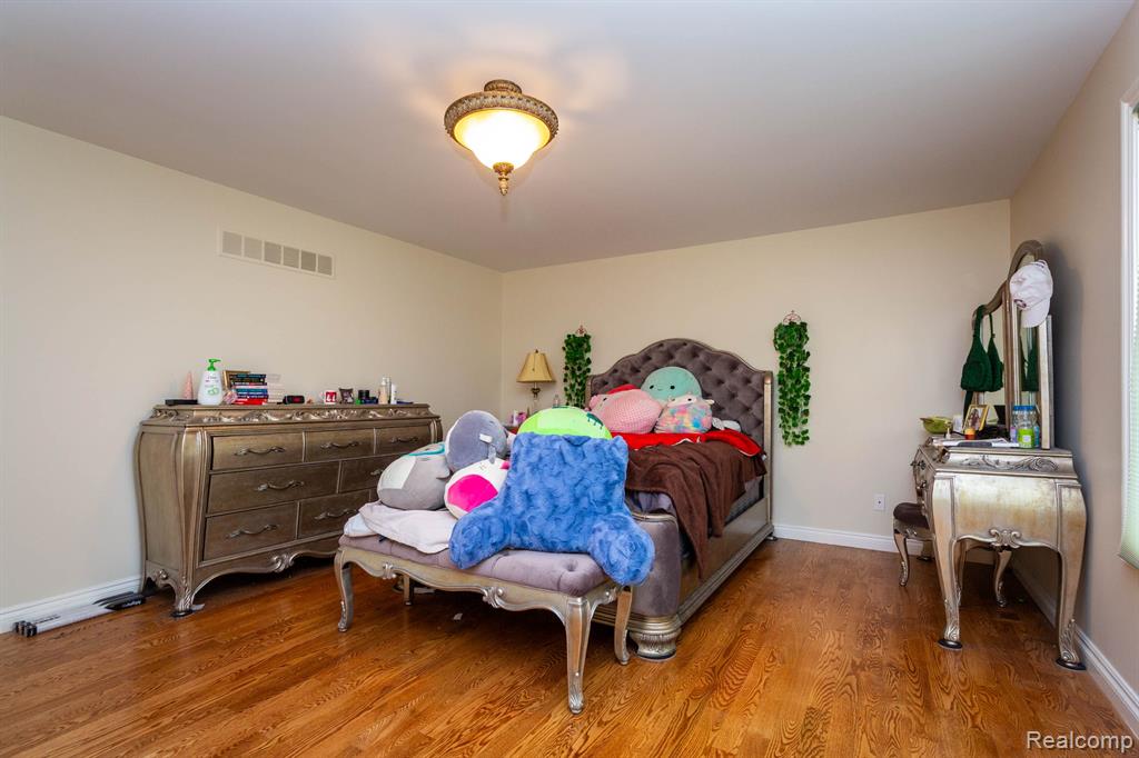 49759 Lakebridge Drive, Shelby Twp, MI 48315 — Photo 35
