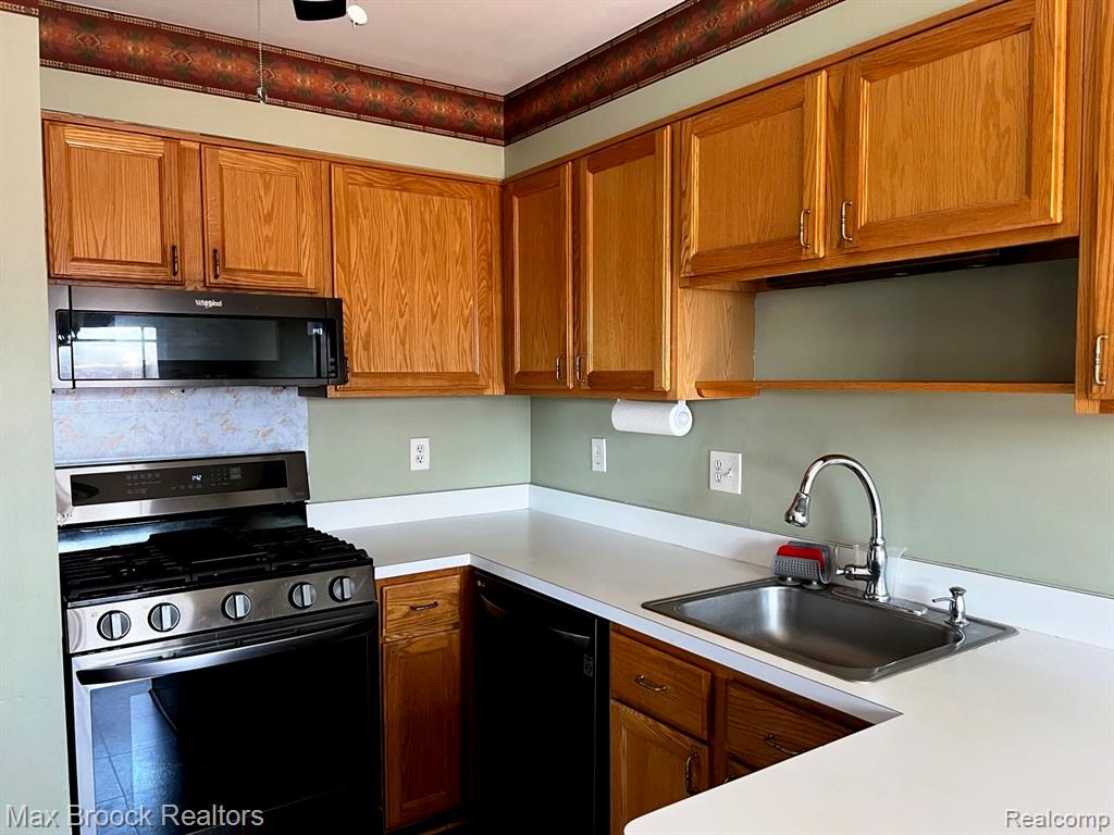 4062 Heatherwood Court, Warren, MI 48092 — Photo 11