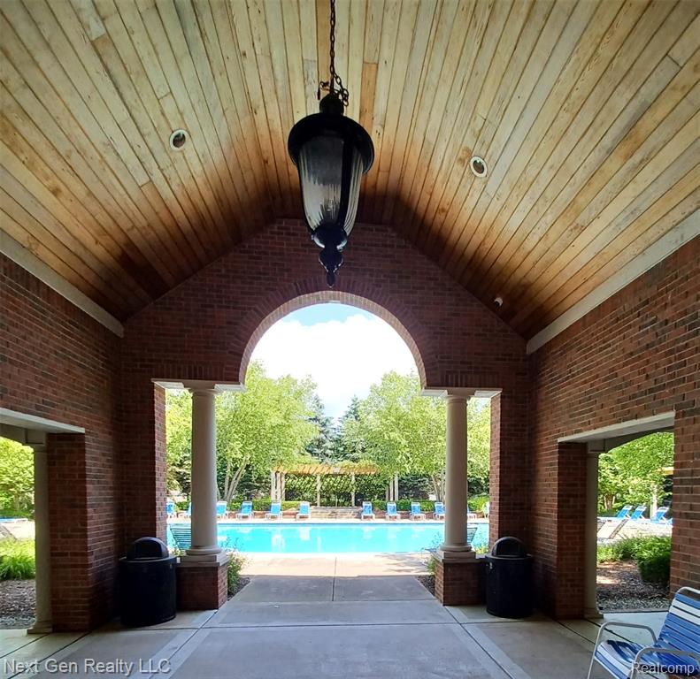 17200 Chesapeake Circle, Walled Lake, MI 48390 — Photo 38