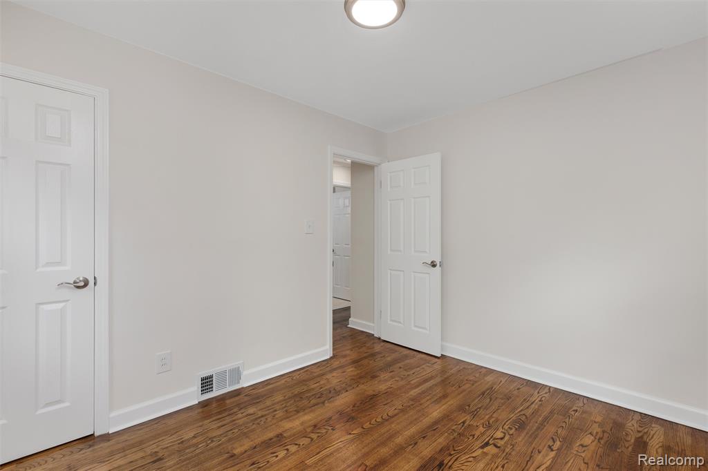 27935 Grant Street, Saint Clair Shores, MI 48081 — Photo 17