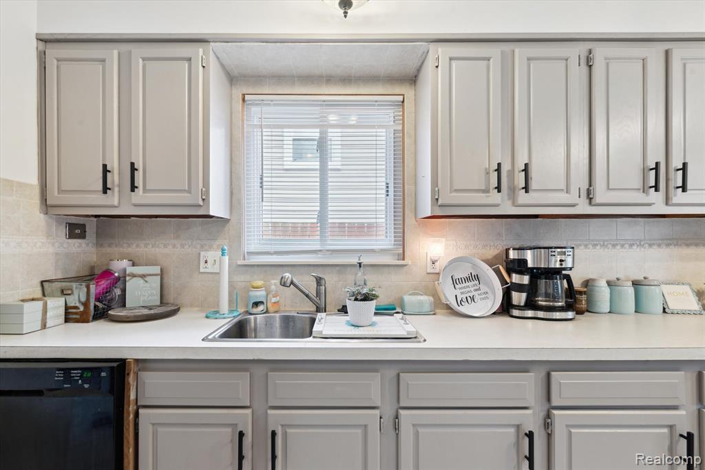6057 Sylvia Street, Taylor, MI 48180 — Photo 13