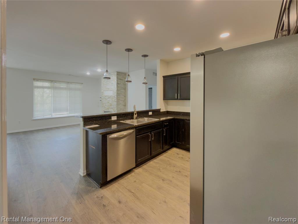 5637 Twin Oaks Drive, Sterling Heights, MI 48314 — Photo 5