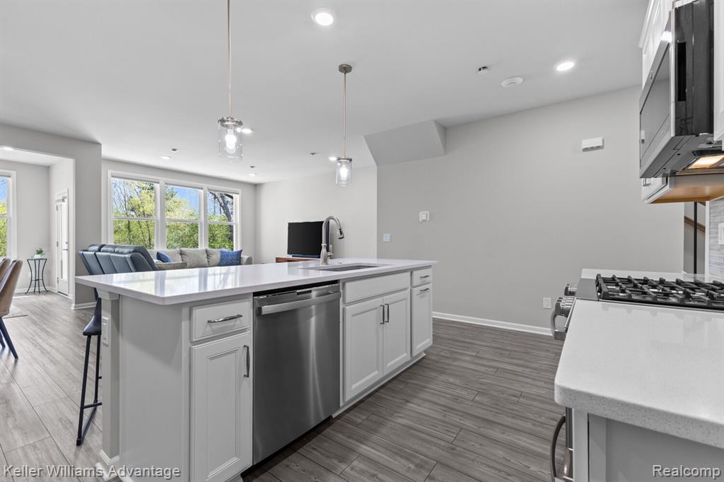 836 Addison Circle, Walled Lake, MI 48390 — Photo 9