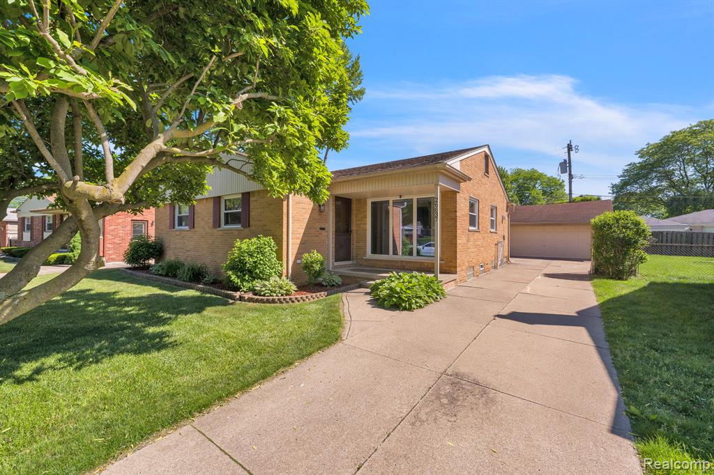 26637 Clairview Drive, Dearborn Heights, MI 48127 — Photo 3