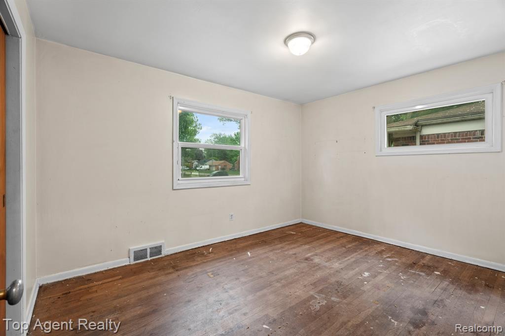 9319 MERRIMAN Road, Livonia, MI 48150 — Photo 13