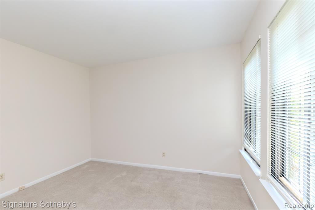 6015 PEBBLE LANE, West Bloomfield, MI — Photo 19