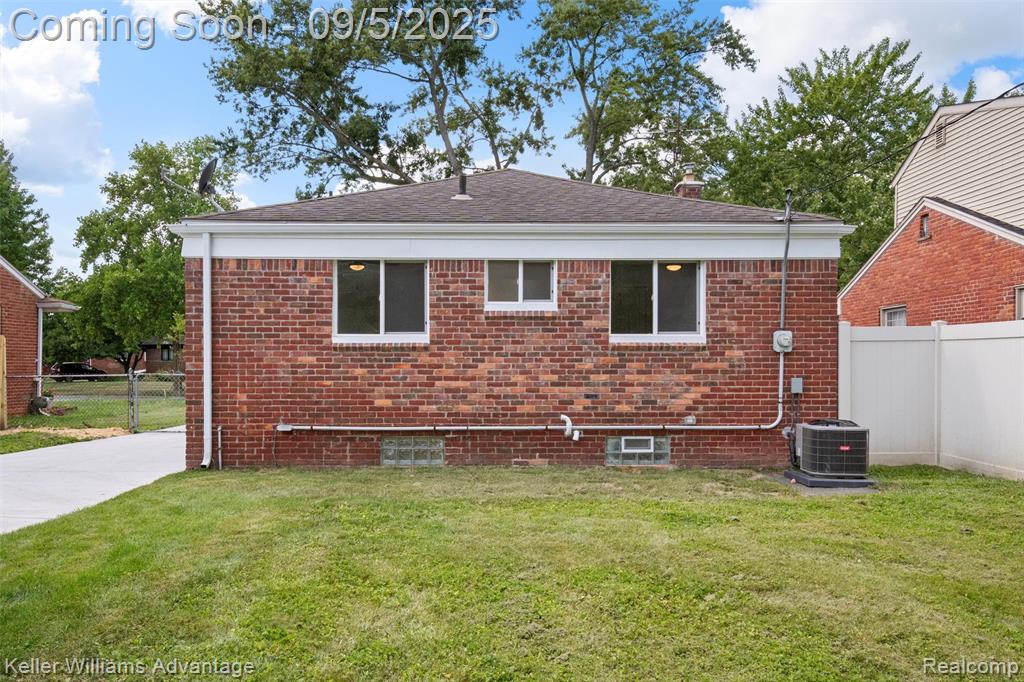 9844 E Clements Circle, Livonia, MI 48150 — Photo 34