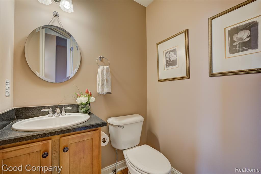 755 OAK POINT Lane, Madison Heights, MI 48071 — Photo 14