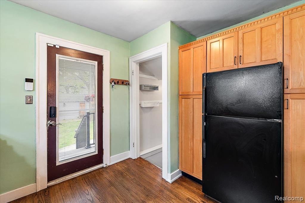 854 PINECREST Drive, Ferndale, MI 48220 — Photo 13