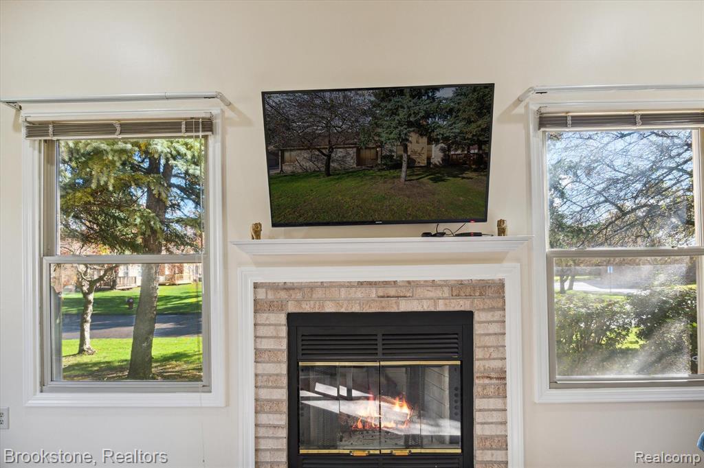 41424 AMBERCREST Drive, Sterling Heights, MI 48314 — Photo 9
