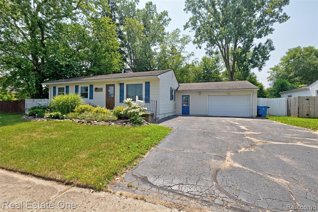 705 Richard Street, Holly, MI 48442 — Photo 37