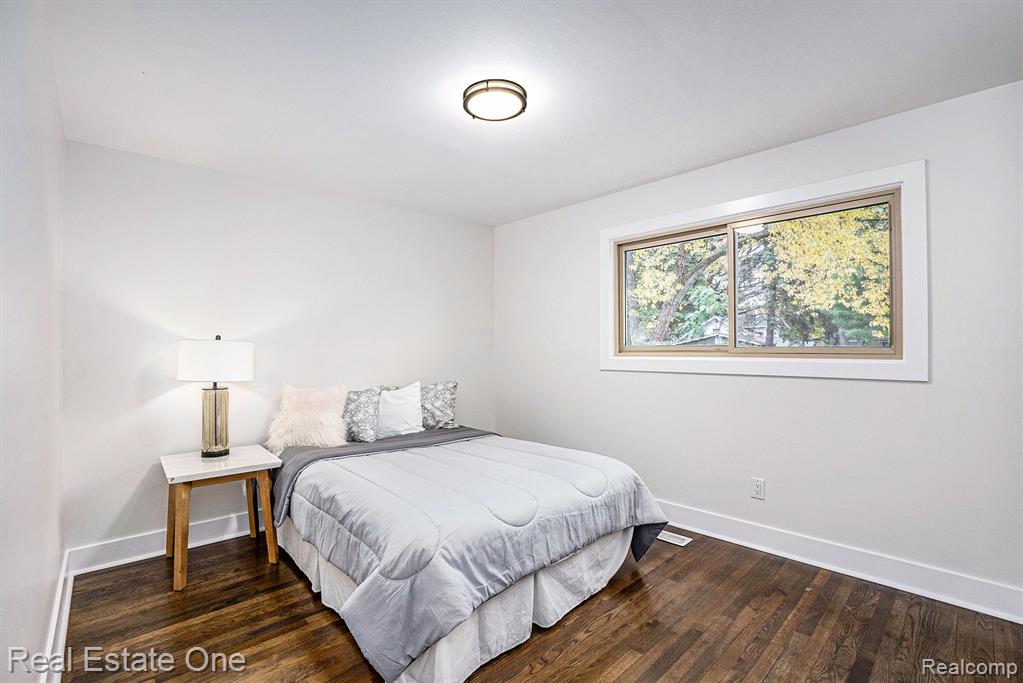 4558 Universal Street, Dearborn Heights, MI 48125 — Photo 9