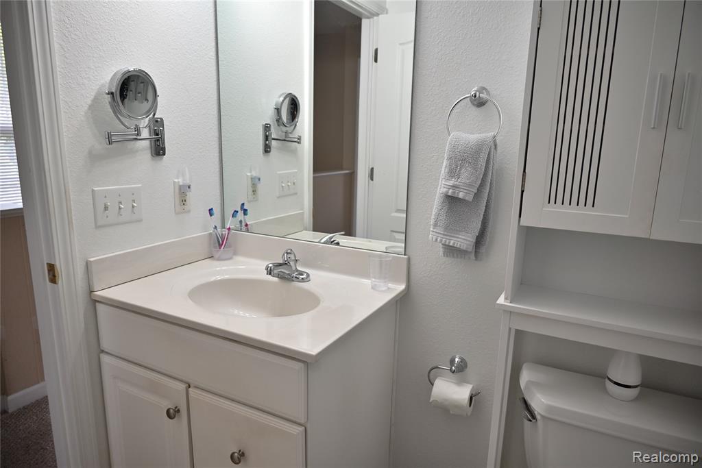 810 Catalina Cove, Luna Pier, MI 48157 — Photo 17
