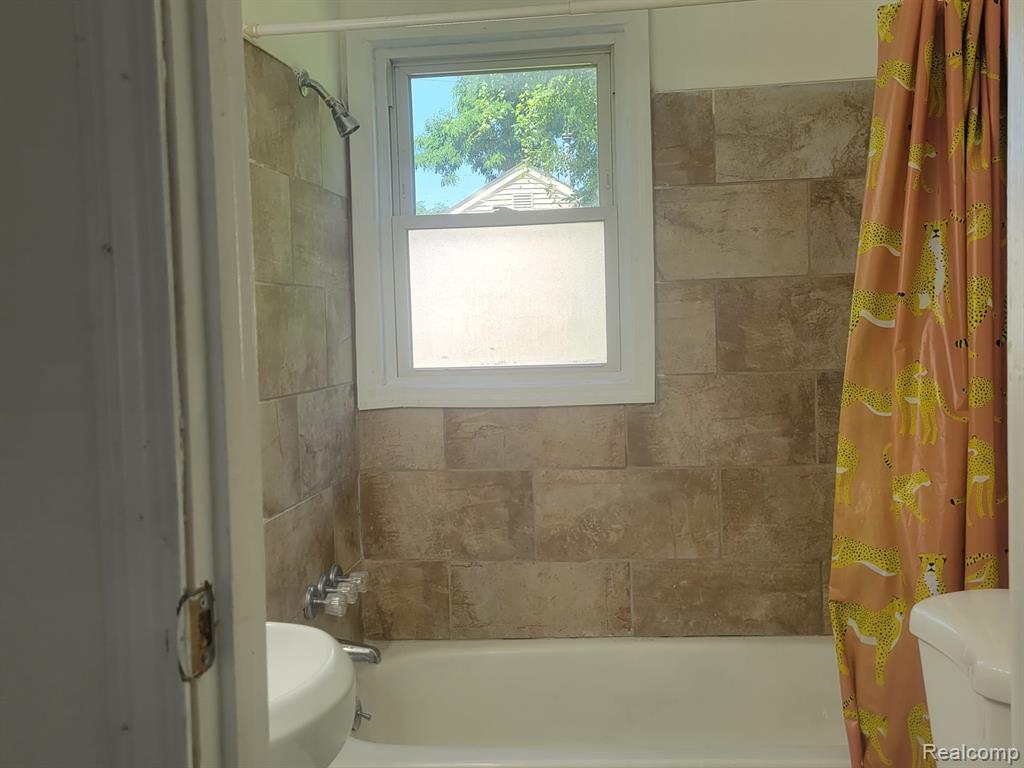 7027 Chalmers Avenue, Warren, MI 48091 — Photo 14