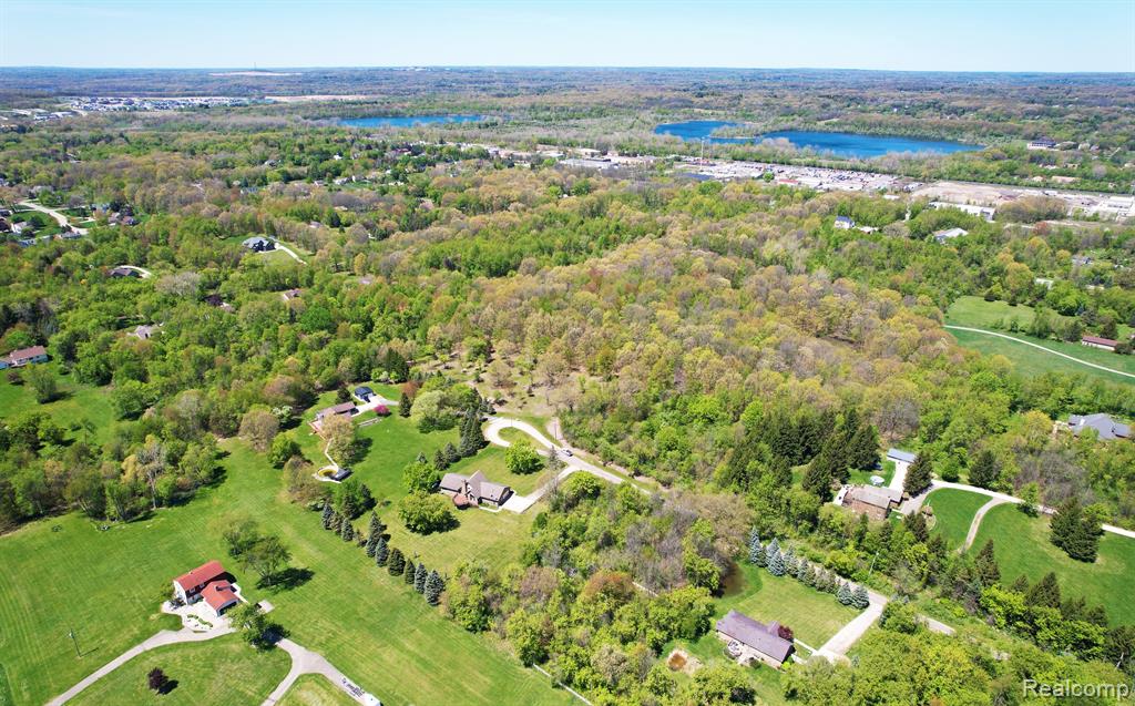 53201 MARANATHA Lane, Wixom, MI 48393 — Photo 36