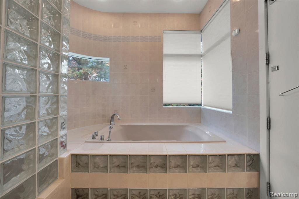 1744 Heron Ridge Drive, Bloomfield Hills, MI, 48302