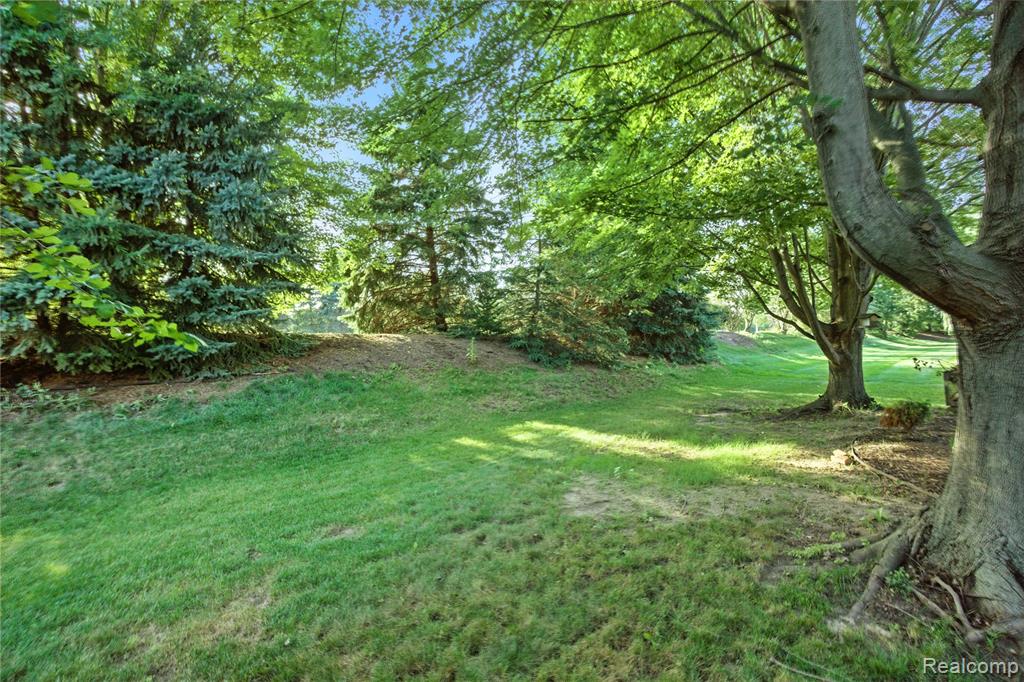 48821 Tremont Drive, Macomb, MI 48044 — Photo 48