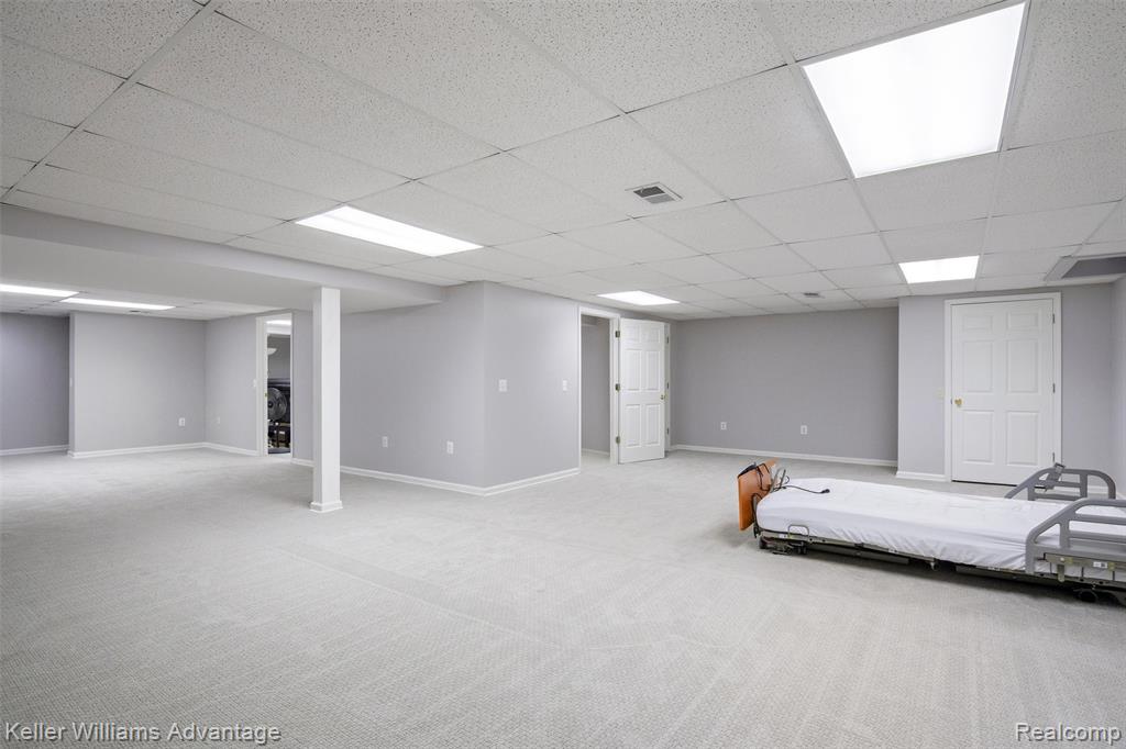 35173 Knollwood Lane, Farmington, MI 48335 — Photo 37