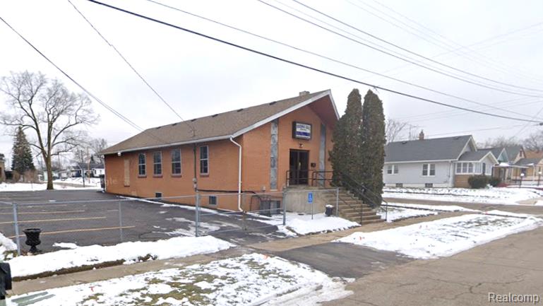 802 E BALTIMORE Boulevard, Flint, MI 48505 — front exterior