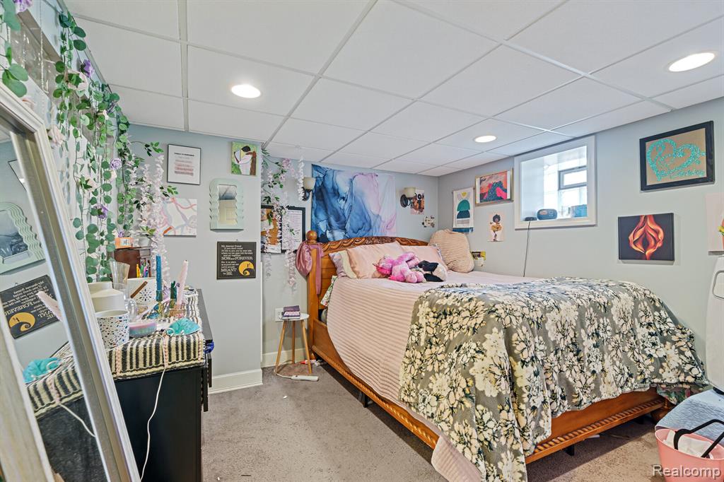 243 E Edsel Ford, Detroit, MI 48202 — Photo 41