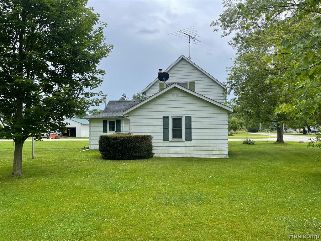 8040 Third, Avoca, MI 48006 — Photo 7