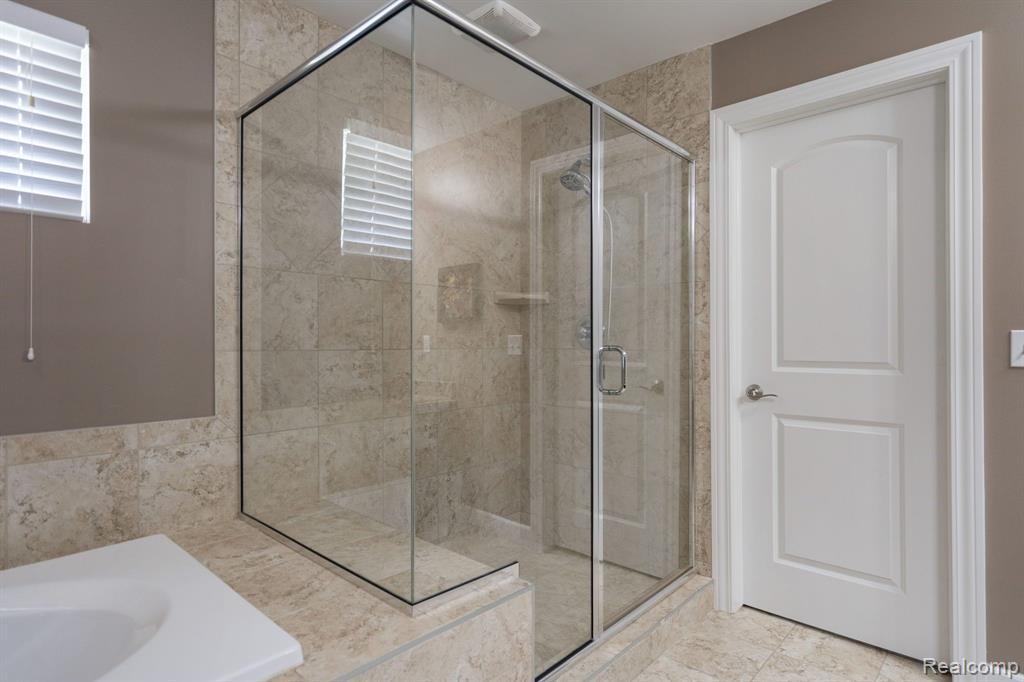 5657 GOLF POINTE Drive, Clarkston, MI 48348 — Photo 25