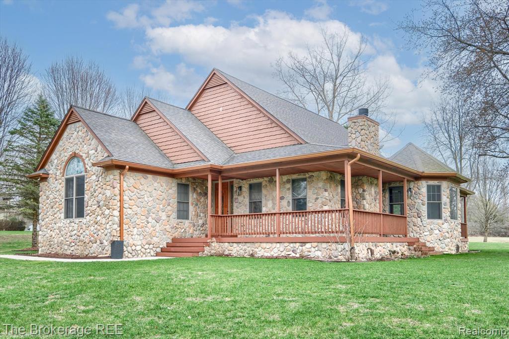 9055 N Island Drive, Flushing, MI 48433 — front exterior