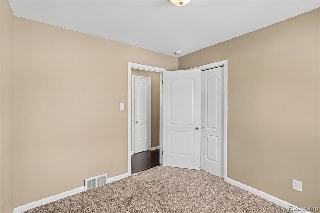 835 E Square Lake Road, Troy, MI 48085 — Photo 16