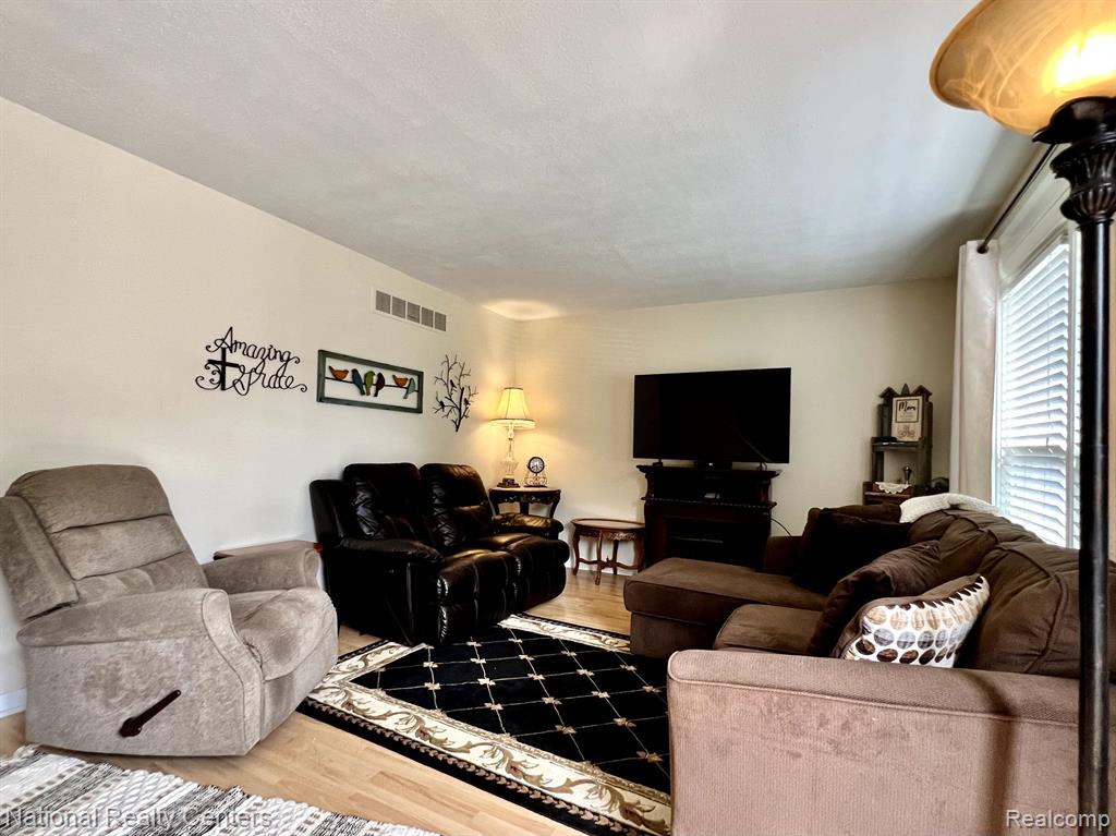 24584 BASHIAN Drive, Novi, MI — Photo 5
