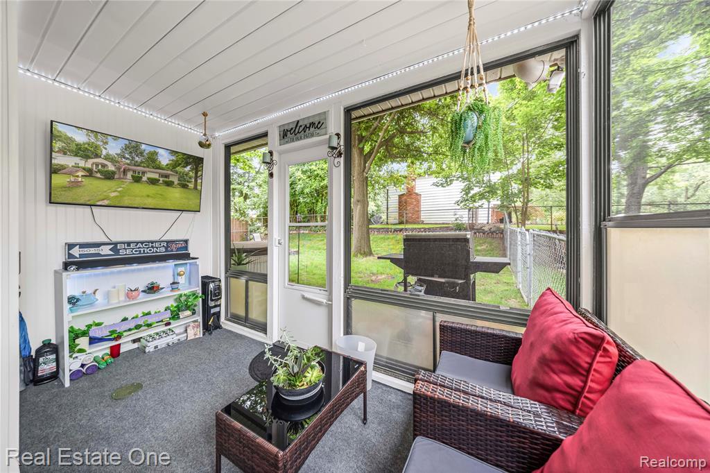 7241 Richardson Road, West Bloomfield, MI 48323 — Photo 23