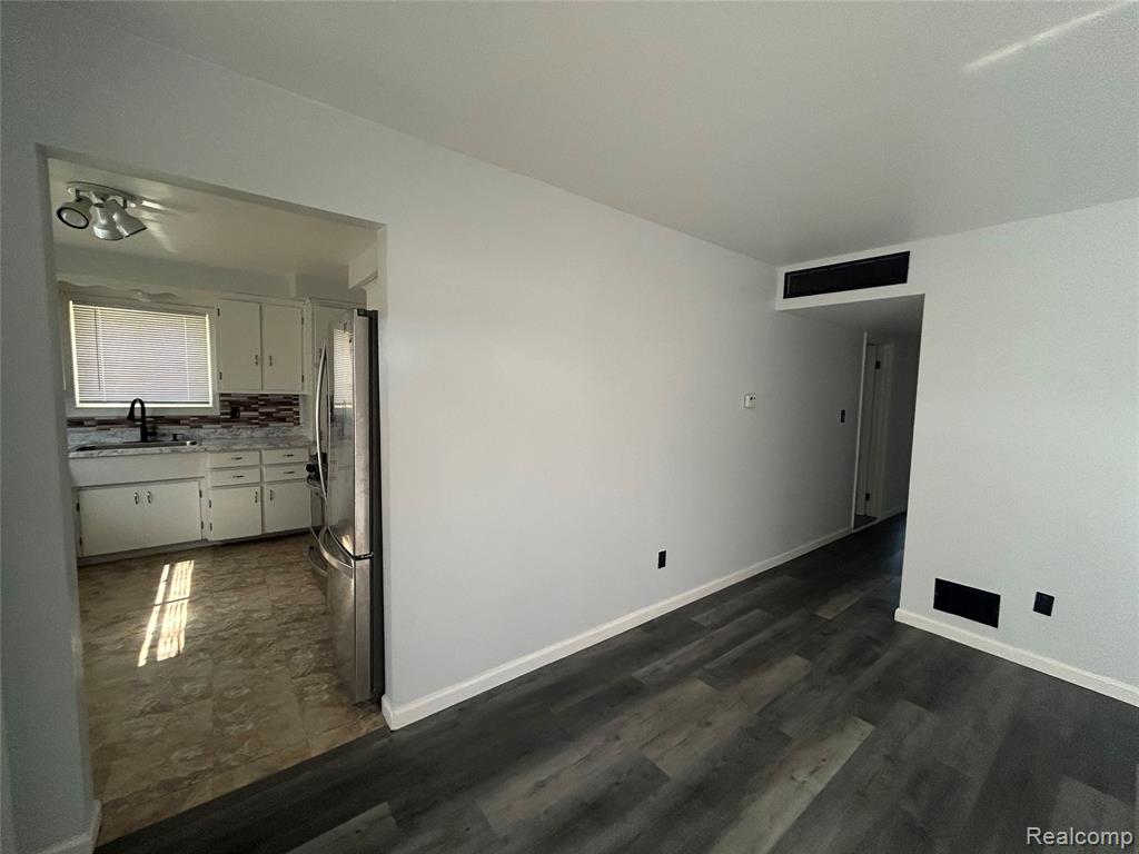 4987 Roosevelt Boulevard, Dearborn Heights, MI 48125 — Photo 7