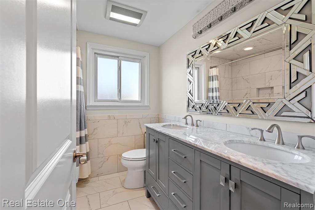 4090 Middlebury Drive, Troy, MI 48085 — Photo 37