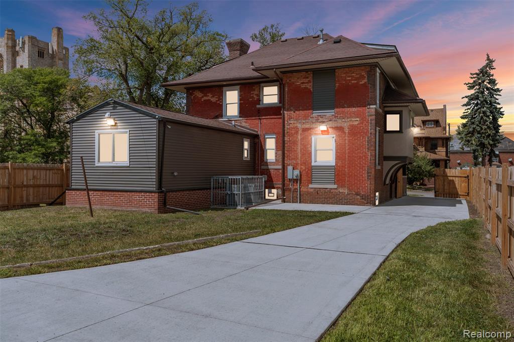 80 Chandler Street, Detroit, MI 48202 — Photo 2