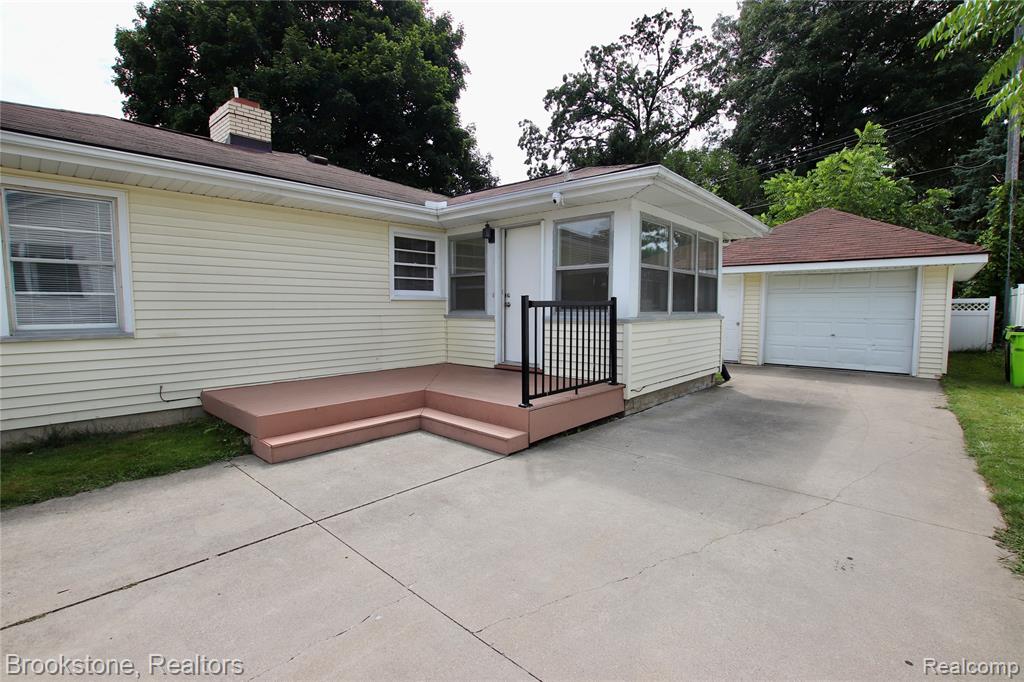 621 Forest Drive, Fenton, MI 48430 — Photo 3