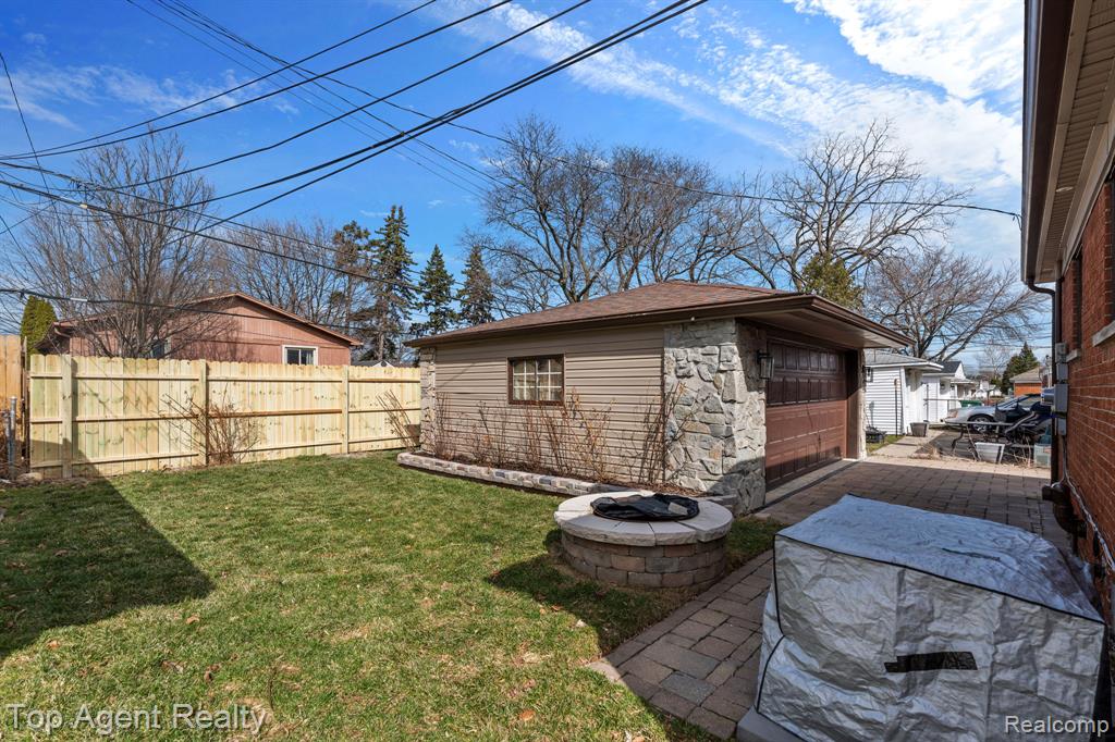 18027 Curtain Avenue, Eastpointe, MI 48021 — Photo 32
