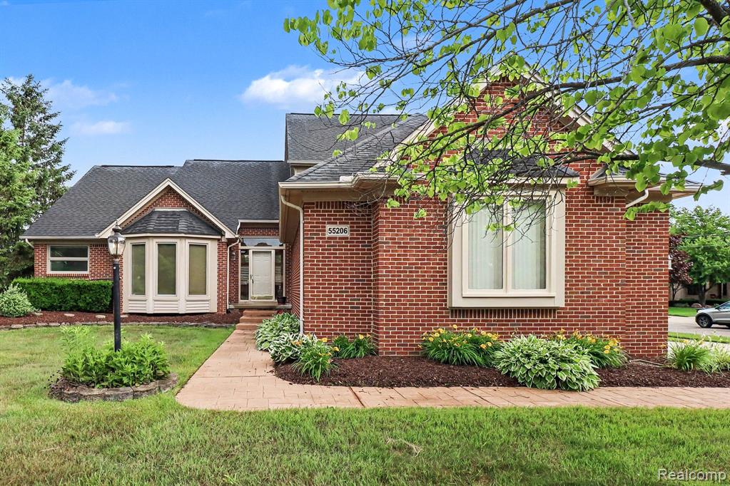 55206 Leonard Court, Shelby Twp, MI 48316 — Photo 2