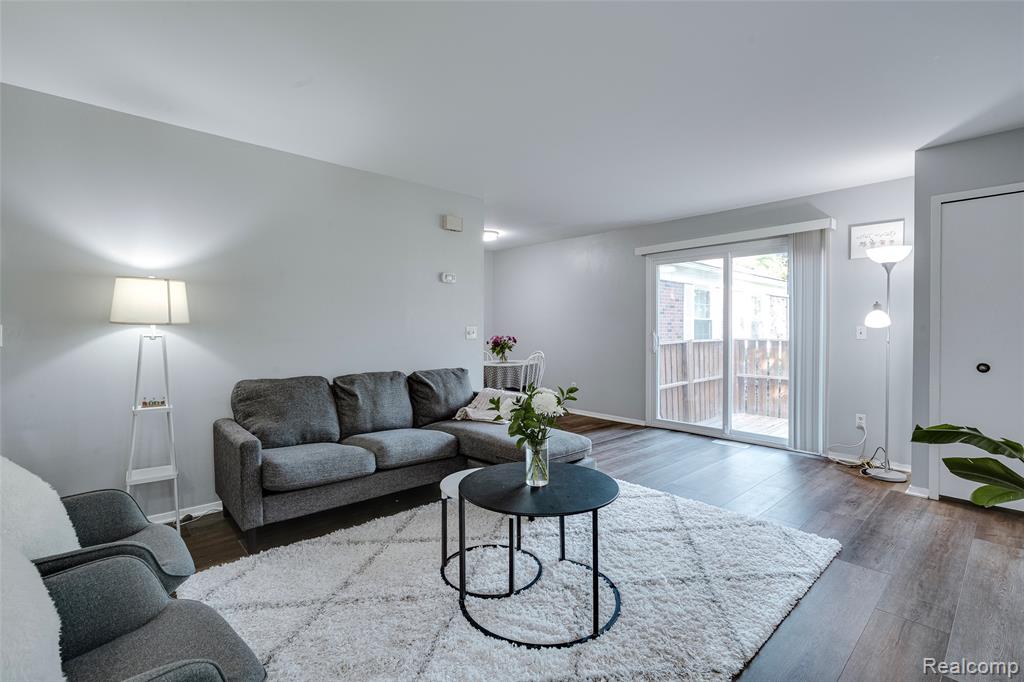 23404 N Rockledge, Novi, MI — Photo 4