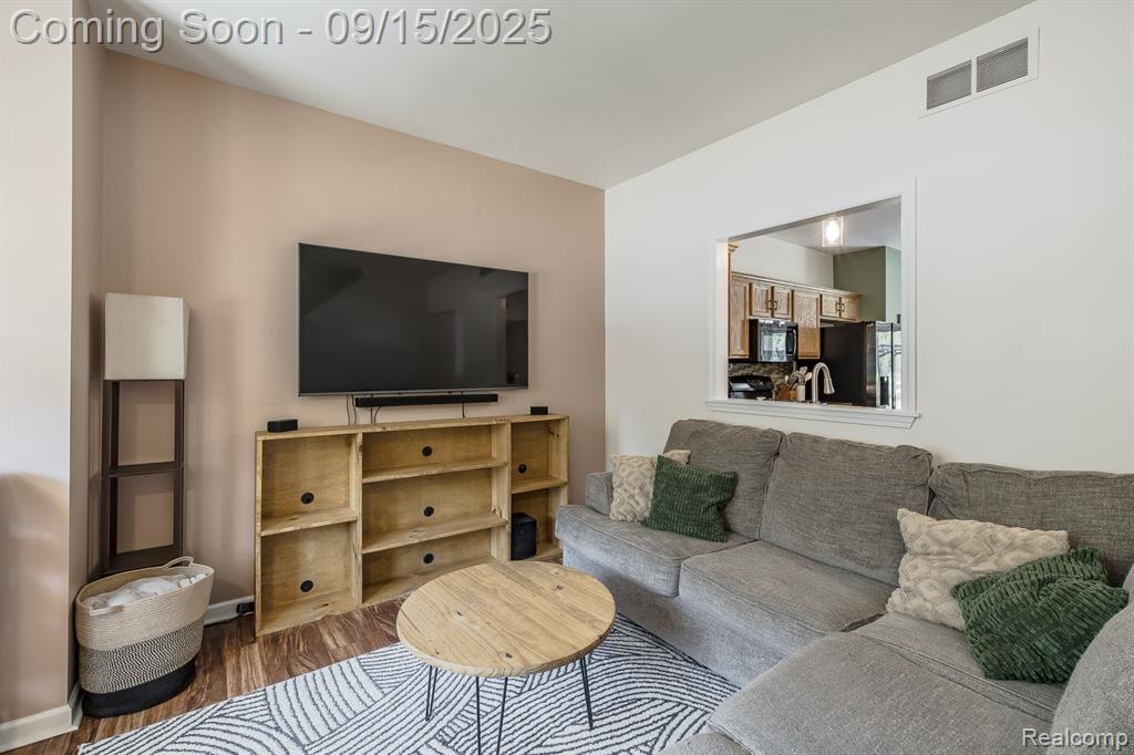 10455 Scarlet Oak Drive, Ypsilanti, MI 48198 — Photo 8