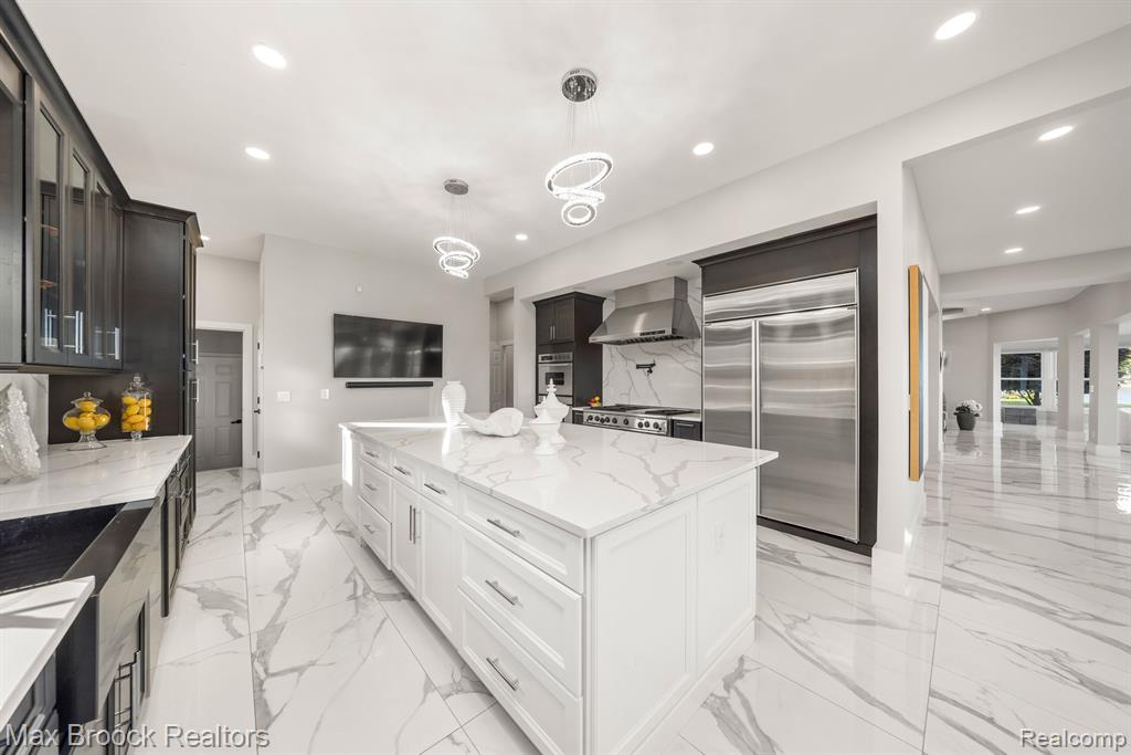4659 LINWOOD Street, West Bloomfield, MI 48324 — Photo 30